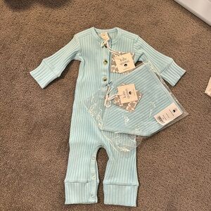 Kate Quinn long sleeved organic cotton romper and bib 0-3 months